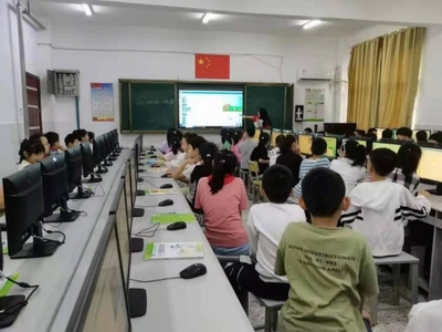 亭湖區(qū)舉辦“全國科普日”系列活動(dòng)，推動(dòng)計(jì)算機(jī)信息技術(shù)普及